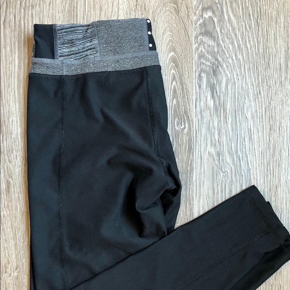 🌸 VOGO by Athletica black cropped leggings